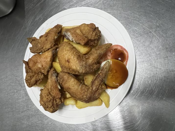 Garlic Chicken Wings with Fries